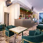 Ambasada Qta Hotel Paskuqan