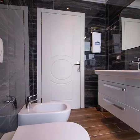 Ambasada Qta فندق 4*