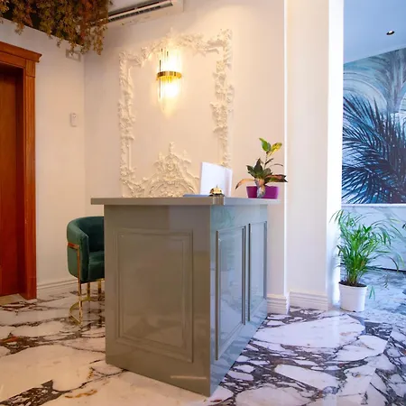 Ambasada Qta Szálloda 4*