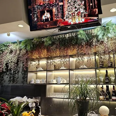 فندق Ambasada Qta 4*