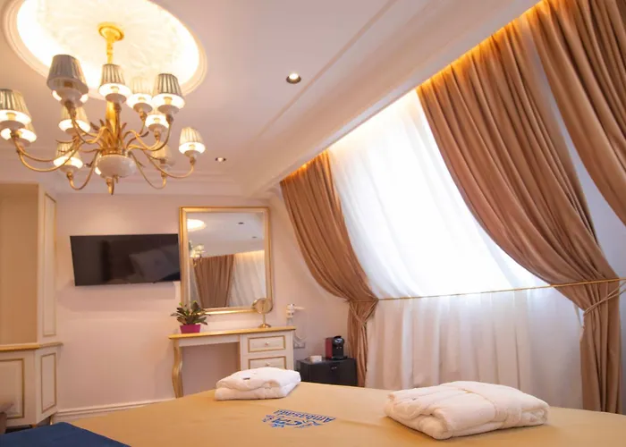 Ambasada Qta Hotel Paskuqan