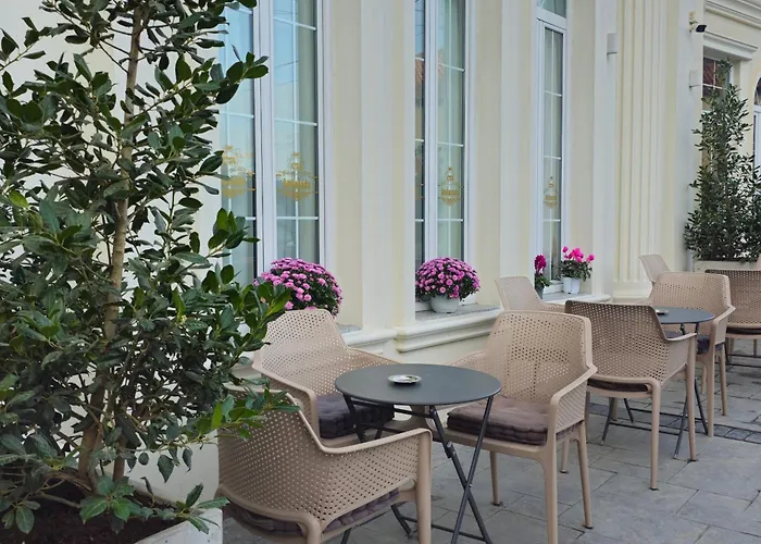 Ambasada Qta Hotel Paskuqan