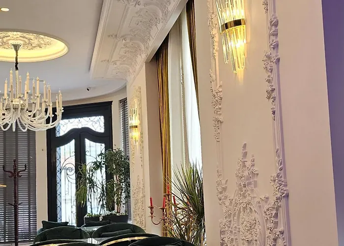 Ambasada Qta Hotel